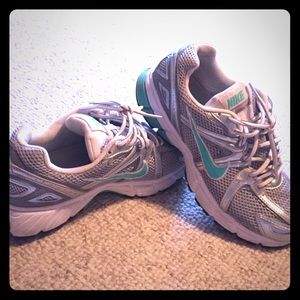 Nike Tennies Like New!