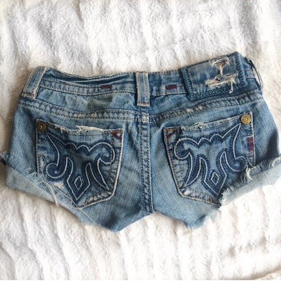 Miss Me Distressed Shorts - Picture 1 of 3