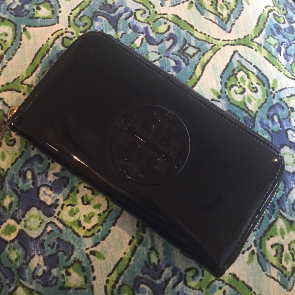 Tory Burch patent leather continental wallet