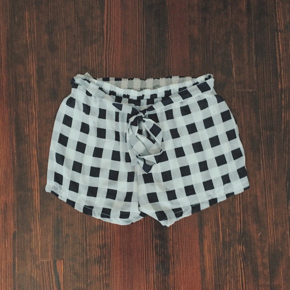 Check shorts with bow