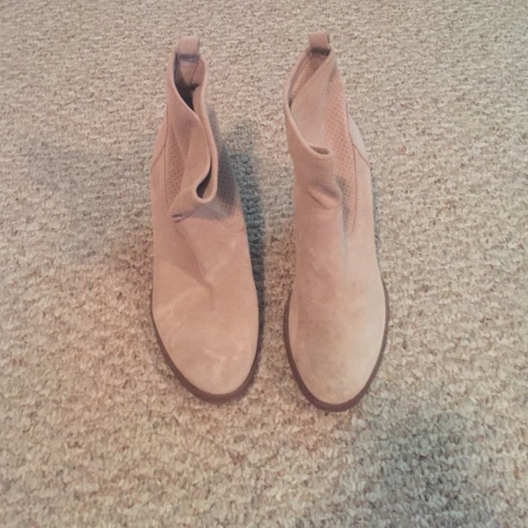 Ivanka Trunk size 10 booties