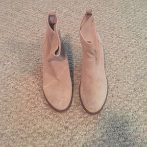 Ivanka Trunk size 10 booties