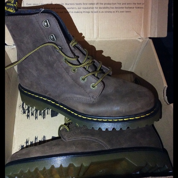 New Dr. martens boots sz.9