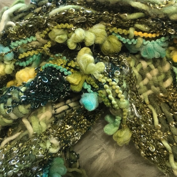 Green scarf ๐๐๐ - Picture 2 of 3