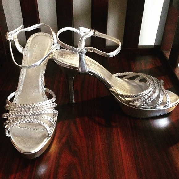 David's Bridal Shoes - Elegant Silver DavidsBridal Heels