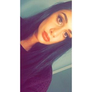 Meet your Posher, Mona