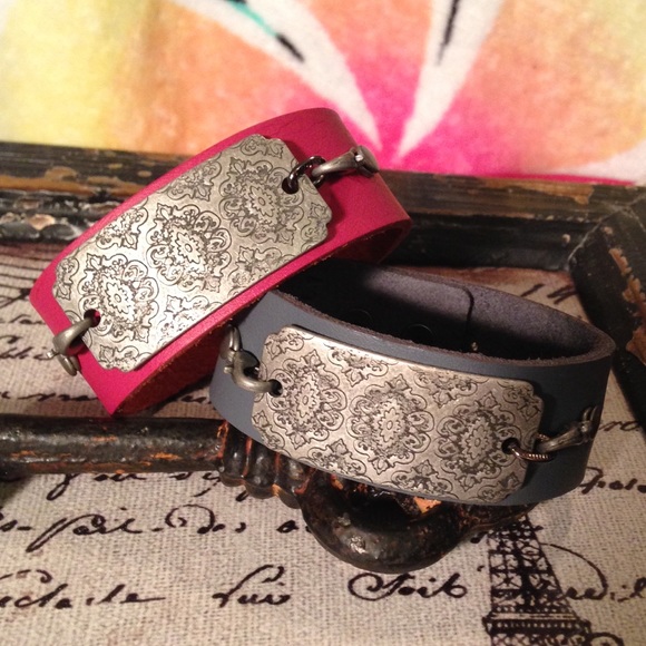 ✨Fancy Fun Leather pink or grey Cuff✨