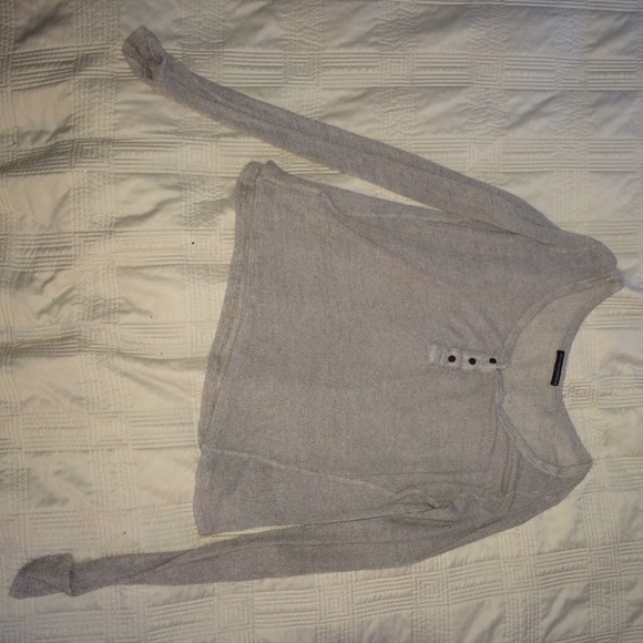 Brandy Melville lite weight sweater