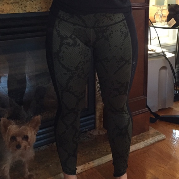 lululemon athletica Pants - Lululemon beyond boundaries snake print leggings