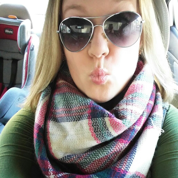 Meet your Posher, Marisa - Picture 2 of 8