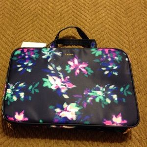 NWT Super cute travel bag!