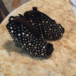 Studded wedges
