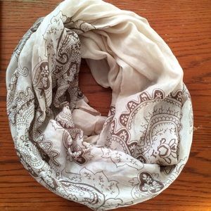 Infiniti scarf