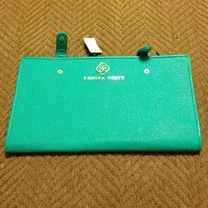 NWT! Kendra Scott travel bag!