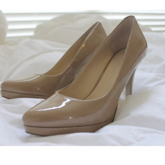 Nude Pumps