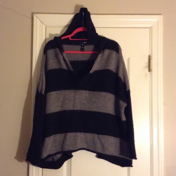 Hooded sweater - Picture 1 of 3
