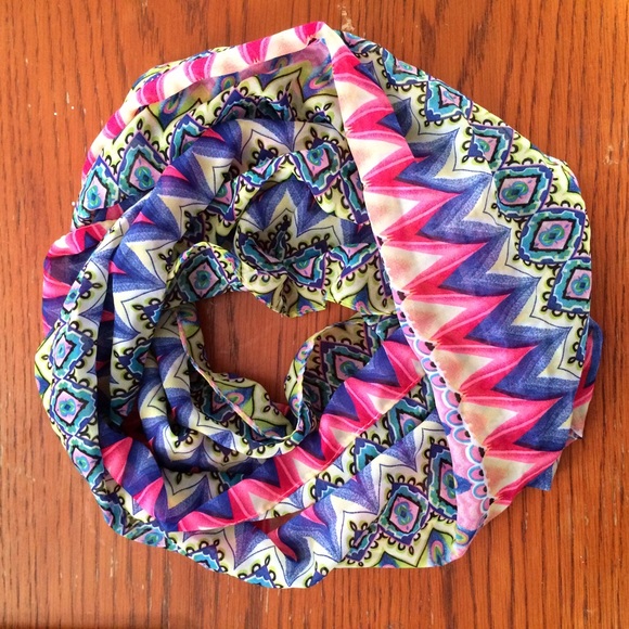 Silky Infiniti scarf - Picture 1 of 1