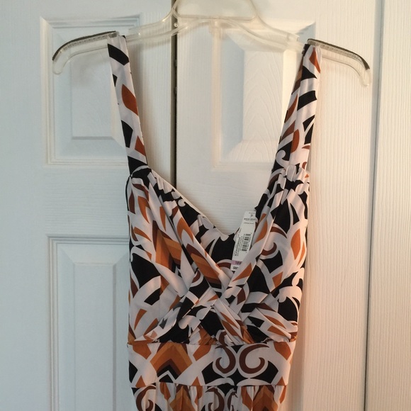 Lovely maxi dress. Does not fit me 😞 size 18W