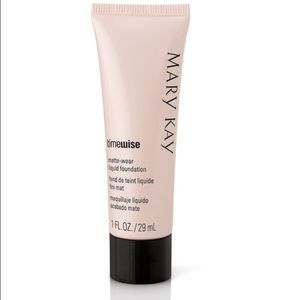 Mary Kay Matte Wear foundation in Ivory 2