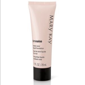 Mary Kay Matte Wear foundation in Ivory 1