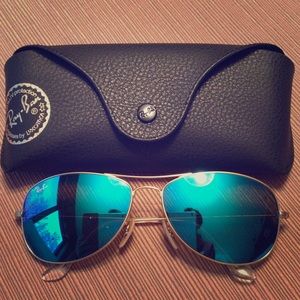 Authentic Ray-Ban aviator with blue mirrored lens
