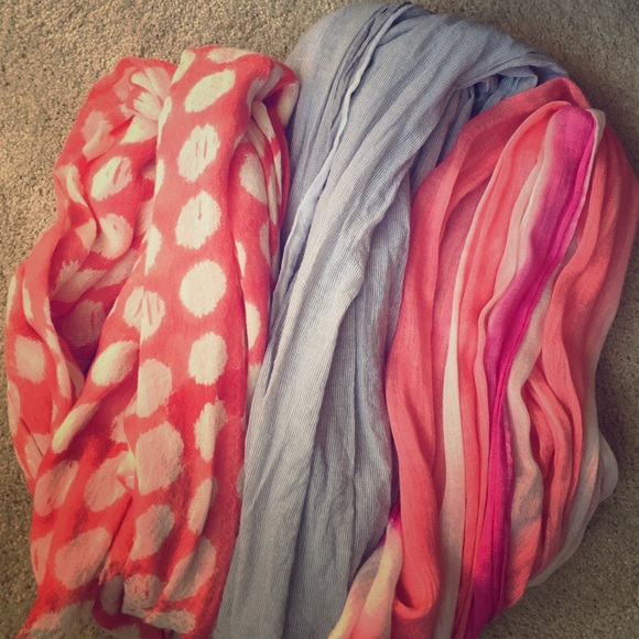 Bundle of scarves