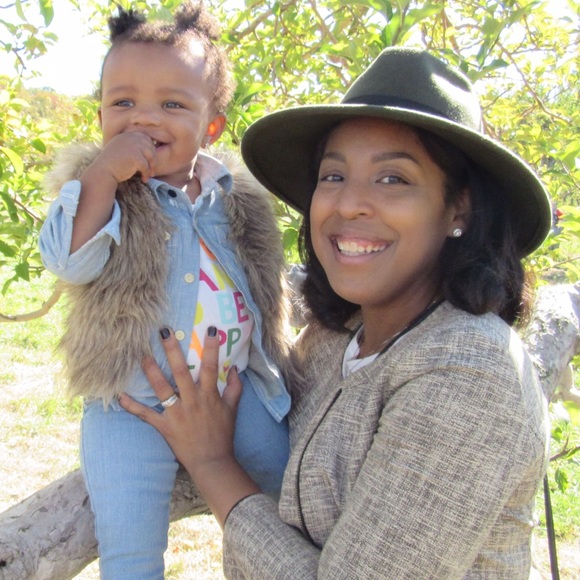 Meet your posher, Miriam - Picture 1 of 4
