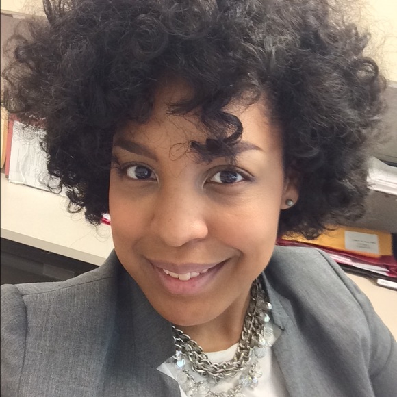 Meet your posher, Miriam - Picture 2 of 4