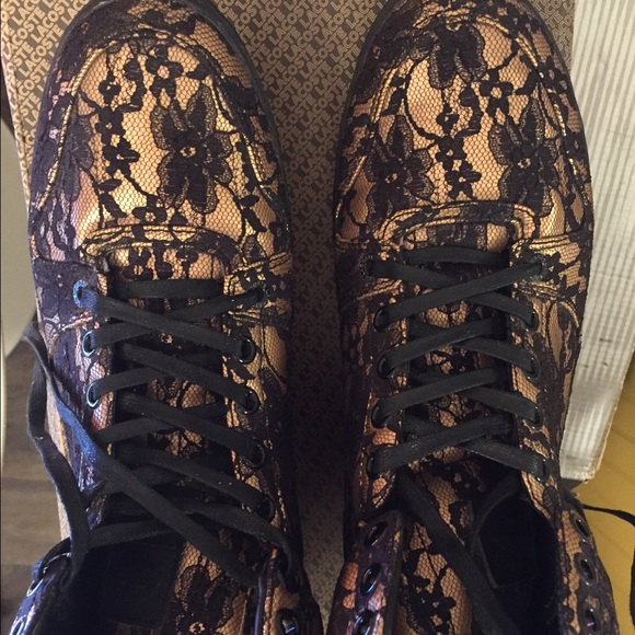 Lacoste x Married to the Mob collab sneakers - Picture 3 of 4