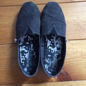 Earthwise Black Toms