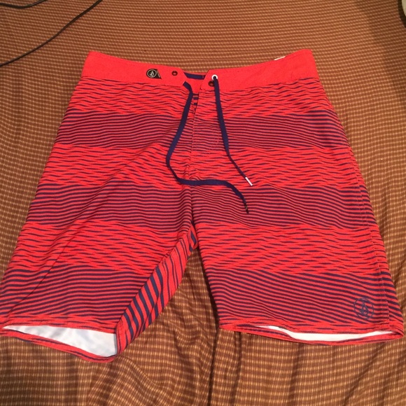Volcom swim trunks size 36 great condition