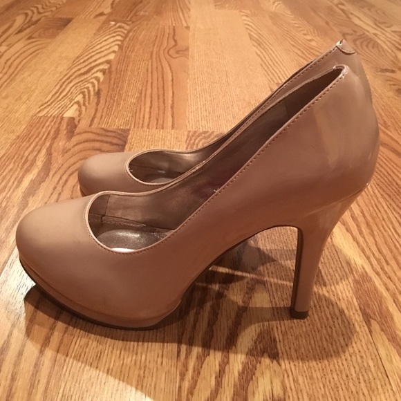 Steve Madden Nude Patten Leather Heals- Size 8