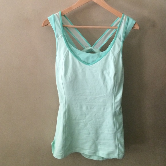 Lululemon size 8 teal built-in bra top