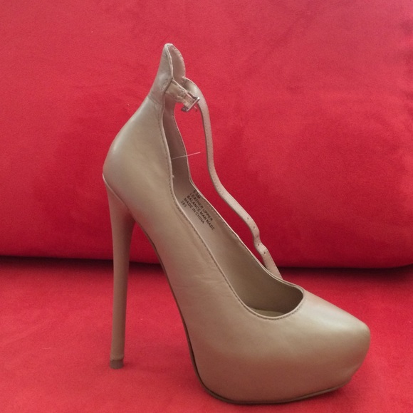 Brand NEW Steve Madden Larsa Heels