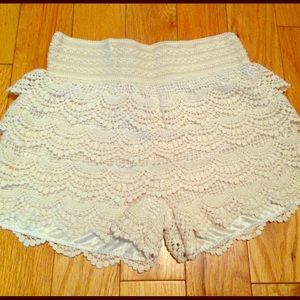 🎀SOLD🎀 Never Worn, Ruffles Lace Cream Shorts