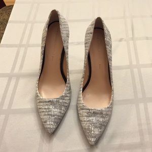 Banana Republic snakeskin pattern pumps