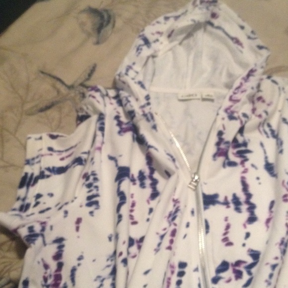 Zip up short sleeve w/hood