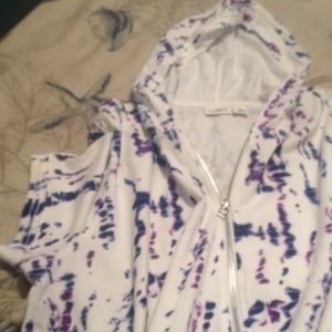 Zip up short sleeve w/hood