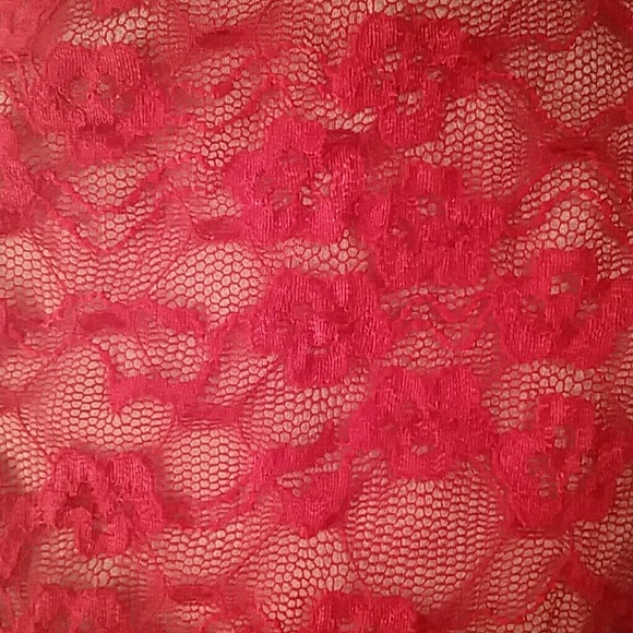 Red lace halter - Picture 2 of 4