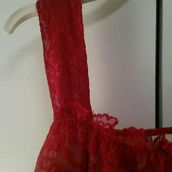 Red lace halter - Picture 3 of 4