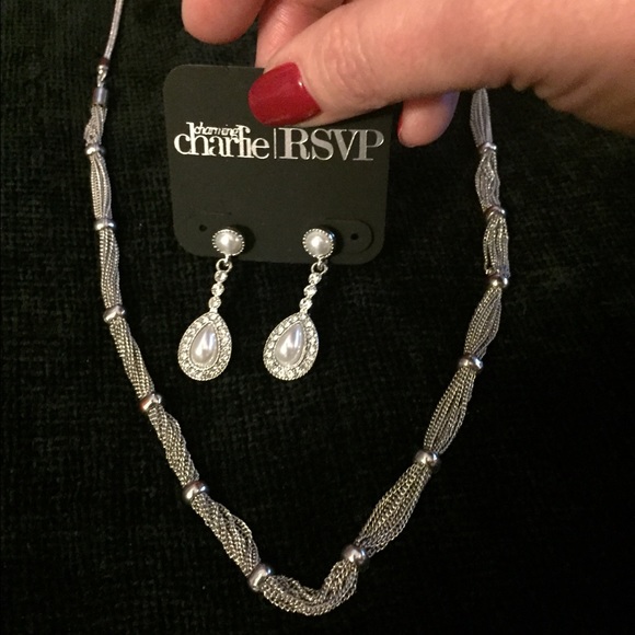 Glamorous jewelry set of 35" necklace and earrings - Picture 3 of 4