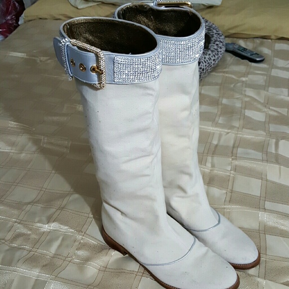 🤑PRICE DROP🤩 + Authentic 🤍Dolce &Gabbana beige ride boot &Swarovski crystals - Picture 1 of 4