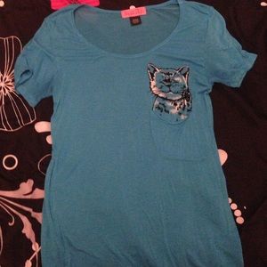 Blue cat pocket t-shirt