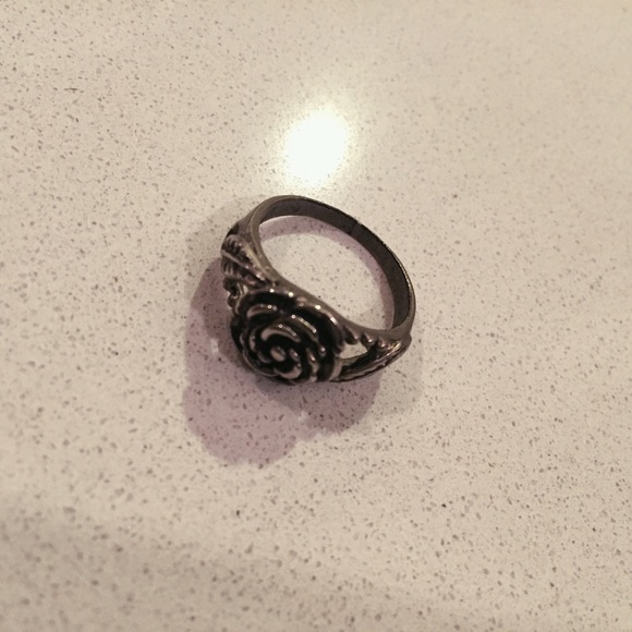 Metal Rose ring - Picture 2 of 3