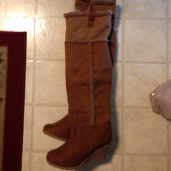 BRAND NEW FURRY LONG BROWN BOOTS