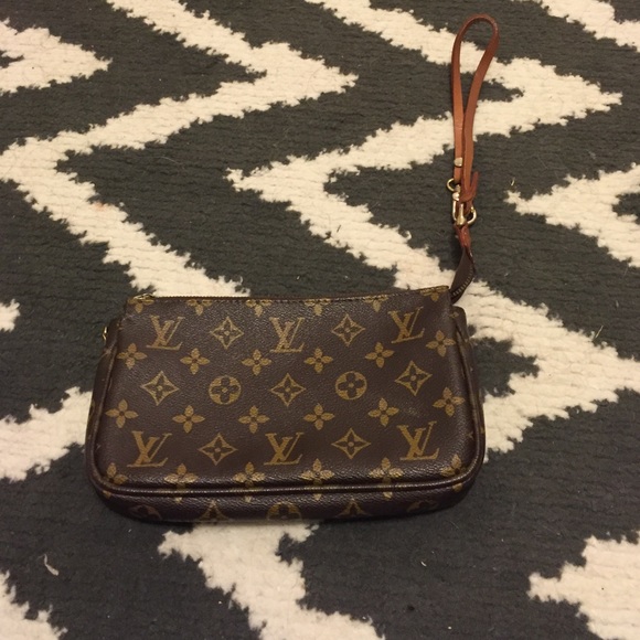 Brown clutch - NOT DESIGNER- good condition