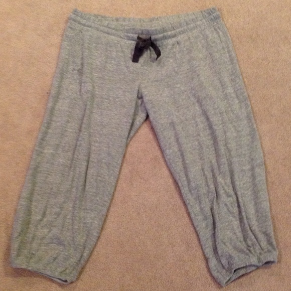 Under Armour Pants - Grey Under Armour Capris