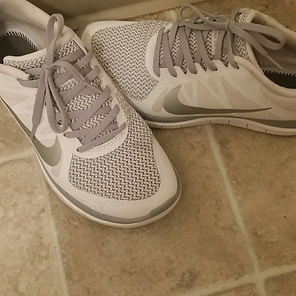 Nike 4.0 running sneakers