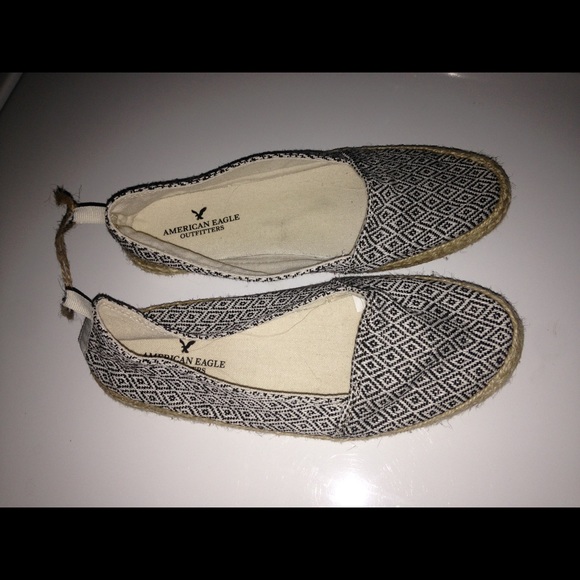 Black and White flats - Picture 2 of 3