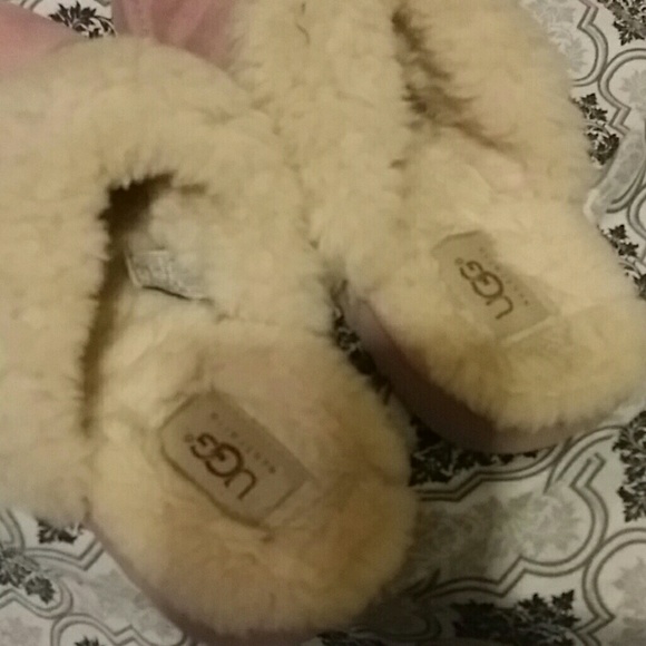 KIDS UGG SLIPPER - Picture 2 of 3